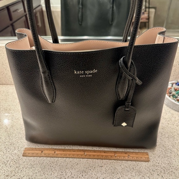 Authentic Kate Spade medium Tote in black leather - Picture 1 of 7